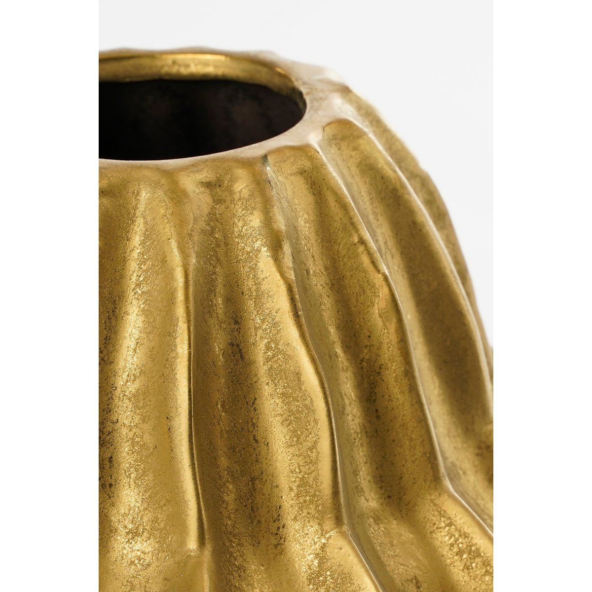 Gouden keramieken vaas bovenkant