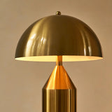 Gouden design lamp groot formaat geeft licht