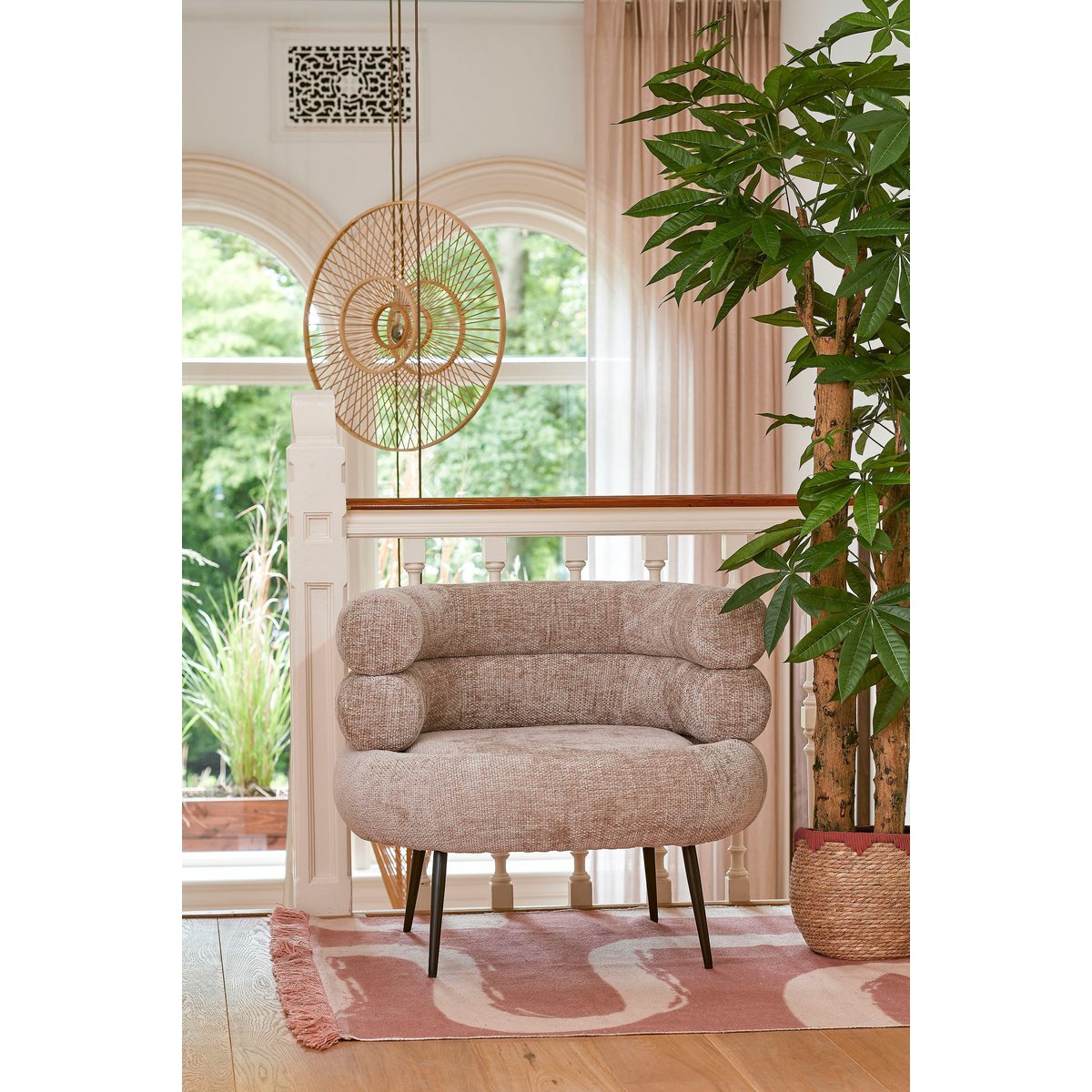 plantenmand rood met plant erin