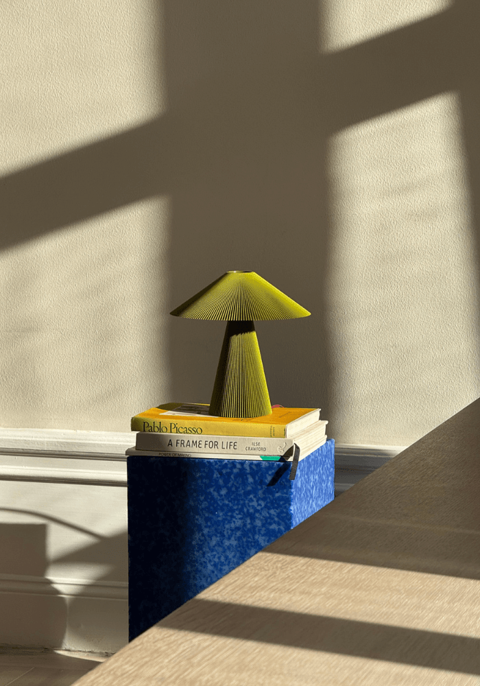 Manu lamp op pilaar